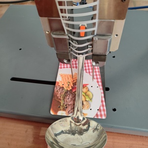 Machine d'agrafage pneumatique automatique pour jouets avec système d'aiguilles variables, moteur et pompe, emballage de cartons, matériaux en bois - Product Image 5