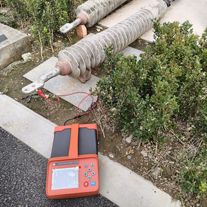 Détecteur souterrain professionnel pour le suivi de câbles, la mesure de profondeur et la cartographie des équipements souterrains avec signal multi-fréquence - Product Image 5