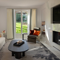 Tapis de sol contemporain en laine tuftée à la main, design serpent noir et blanc de luxe pour salon