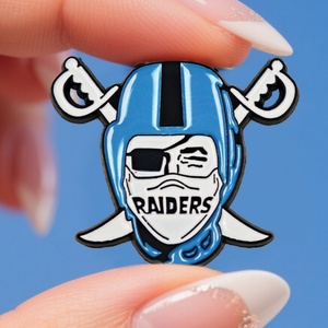 Pins con LOGO del equipo de béisbol Grain Head, Colgantes metálicos al por mayor para gorras, Cadenas para gorras, Pins de esmalte, Pin de esmalte suave - Product Image 3