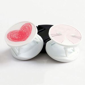 Muestra Gratis: Soporte de Dedo para Teléfono Móvil con Diseño de Dibujos Animados y Logotipo Personalizado - Product Image 5