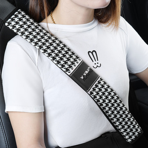 Coussinets d'épaule pour ceinture de sécurité de voiture en chenille, doux, durables, toutes saisons, style dessin animé, accessoire décoratif - Product Image 2