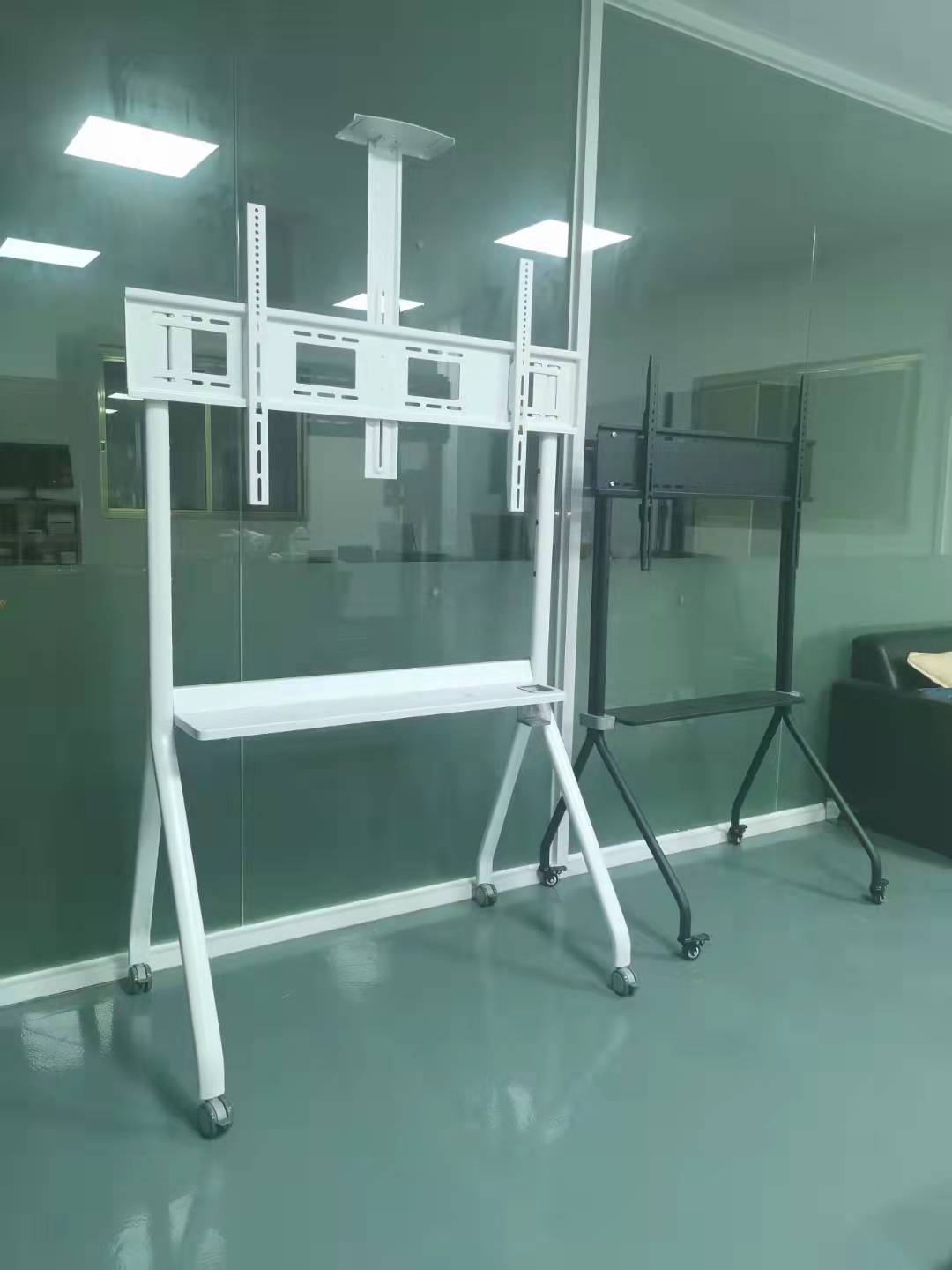 Black Smart Board Floor Stand For 55 Inch 65 Inch LCD TV Screen OEM ODM
