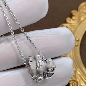 Collier Baojia Classic Spirit Snake à trois anneaux entièrement serti de diamants, bijoux de niche de luxe léger, en stock, vente en gros transfrontalière - Product Image 1