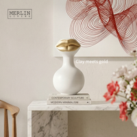 Ornement de bureau moderne Merlin Living, décoration en céramique Lèvres Dorées pour la décoration intérieure de luxe, vente en gros de la fabrique de céramique de Chaozhou
