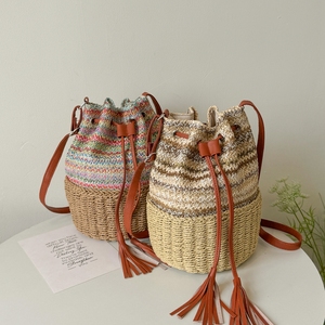 กระเป๋าถือสะพายไหล่คาดลำตัววินเทจสำหรับผู้หญิงกระเป๋าสะพายข้างทรงถังชายหาดฤดูร้อนสานสไตล์โบฮีเมียนสายรูดมีพู่ห้อยกระเป๋าแบบสองสาย - Product Image 1