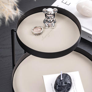 <span class=keywords><strong>ชั้น</strong></span><span class=keywords><strong>วาง</strong></span><span class=keywords><strong>ของ</strong></span>ทรงกลมแบบตั้งพื้นสอง<span class=keywords><strong>ชั้น</strong></span> ทำจากเหล็กดัดและหนัง สไตล์นอร์ดิก สำหรับเก็บเครื่องสำอาง เครื่องประดับ และของตกแต่ง - Product Image 3