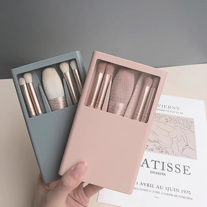 Juego de brochas de maquillaje portátiles de 5 piezas con espejo, brocha multifuncional para polvos, brocha para rubor y brocha para sombra de ojos. - Product Image 3