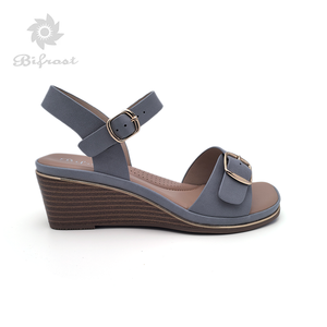 <span class=keywords><strong>Sandalias</strong></span> <span class=keywords><strong>de</strong></span> cuña <span class=keywords><strong>de</strong></span> verano para mujer, estilo elegante, diseño <span class=keywords><strong>de</strong></span> <span class=keywords><strong>doble</strong></span> <span class=keywords><strong>hebilla</strong></span>, cómodas, ligeras, <span class=keywords><strong>de</strong></span> piel sintética, para el día a día - Product Image 1