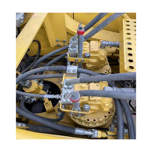 Excavadora de cadenas Komatsu PC650-8 usada, 65 toneladas, modelo 2023, capacidad de cazo de 2.3m, motor original, pocas horas de uso, buen estado. - Product Image 5