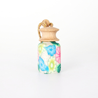 8ml petits couvercles en bois colorés suspendus diffuseur voiture bouteille de parfum bouchon à vis voiture diffuseur bouteille emballage