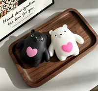 Jouet sensoriel anti-stress en TPR souple en forme d'ours mignon avec cœur rose à presser