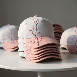 ODM OEM Hochwertige Original-Wildleder-Kappe mit Pfirsichblüten-Stickerei Verstellbare Bestickte Baseball-Caps mit Individuellem Logo - Product Image 3