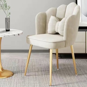 Fauteuil de Maquillage en Flanelle Rose Tendance, Chaise Pétale Simple avec Dossier Clouté pour Coiffeuse, Meuble de Maison Polyvalent - Product Image 5