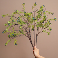 Composition haut de gamme faite à la main, semi-mécanique, de baies de Pyracantha simulées, sur branche unique, en matériau bulle, style chinois pour la maison