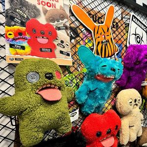 Véritable pendentif de monstre mignon à grandes dents Funky Tooth Treasure Ugly Cute Monster Plush Keychain Funky Toy for Kids - Product Image 4