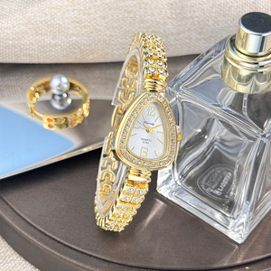 Reloj <span class=keywords><strong>de</strong></span> <span class=keywords><strong>Mujer</strong></span> Creativo Triangular Dorado, Elegante Reloj <span class=keywords><strong>de</strong></span> Cuarzo para Dama - Product Image 1