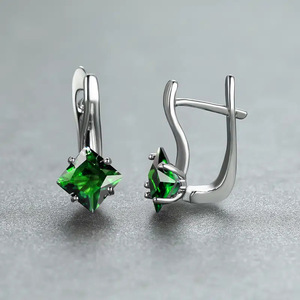 Orecchini a rombo con pietre quadrate arcobaleno per donna, gioielli per le orecchie semplici ed eleganti alla moda - Product Image 4