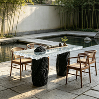 Base de table en fibre de verre de forme rocheuse, style antique traditionnel, avec un design artisanal durable et écologique, pour usage commercial et salons.