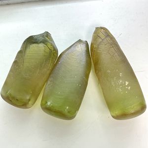 Matériau brut de spinelle non taillée, pierre de spinelle jaune pour la découpe de pierres précieuses - Product Image 1