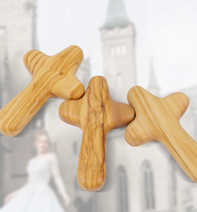 Crocifissi in Legno d'Ulivo della Terra Santa, Set da 3 Pezzi, 2,5 Pollici, Fatti a Mano, da Tasca - Regali Cristiani per Decorazioni Festive - Product Image 5