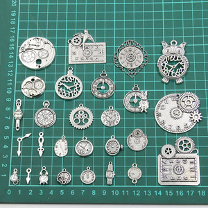 Fournisseur en gros de Chine, accessoires en alliage rétro DIY, engrenage, réveil, pendentif d'<span class=keywords><strong>horloge</strong></span>, charme punk pour bijoux, collier, vêtements - Product Image 2