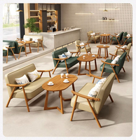 Tables et chaises de café d'hôtel commercial en bois massif de conception nouvelle Ustovian, canapé de stand, mobilier de restaurant pour les cafés
