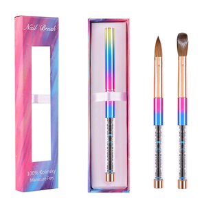 แปรงอะคริลิคสำหรับต่อเล็บ ขนโคเลนสกี้แท้ 100% ด้ามจับเพชรไล่เฉดสีรุ้งแบบกำหนดเอง ขนแปรงหยักสำหรับทาผงต่อเล็บ - Product Image 1