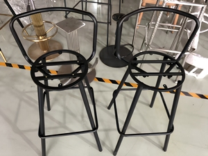 Taburete de <span class=keywords><strong>Bar</strong></span> Moderno y Sencillo de Hierro con Respaldo Alto, Estructura de Acero de Grado Comercial y Patrón Redondo para Tiendas de Té con Leche y Bares Domésticos - Product Image 3