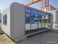 Cabane Apple préfabriquée moderne blanche de 20 pieds et 40 pieds avec façade entièrement vitrée, unité modulaire portable pour maison d'hôtes de complexe hôtelier