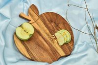 Planche à découper en forme de pomme en bois d'acacia naturel Planche à fromage de taille personnalisable, planche à barbecue pour usage domestique.
