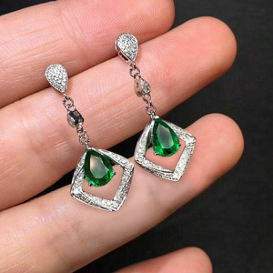 Orecchini Pendenti Geometrici a Goccia d'Acqua con Zirconi e Nappine, Eleganti Gioielli da Donna per Uso Quotidiano e Feste, Idea Regalo - Product Image 1