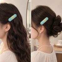 Barrette minimaliste dorée avec tissu tressé artistique, pince à cheveux fine pour un style élégant au quotidien