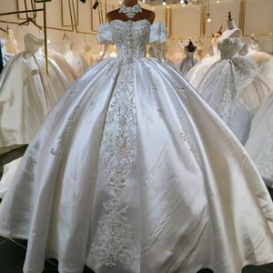 Lsml037 Vestido de Novia Moderno, Vestidos de Gala de Satén con Cola Capilla, Escote en V, Apliques de Princesa y Decoraciones de Pedrería - Product Image 3