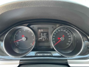 Venta al por Mayor de Autos Usados Volkswagen <span class=keywords><strong>Bora</strong></span> <span class=keywords><strong>2008</strong></span> 1.6L Manual Versión Fashion Sedán Compacto para Exportación Autos Usados de Segunda Mano - Product Image 4