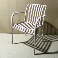 Chaise d'extérieur contemporaine en plastique empilable, légère, imperméable et rafraîchissante pour hôtel, maison, bureau, cuisine - Prix de gros abordable