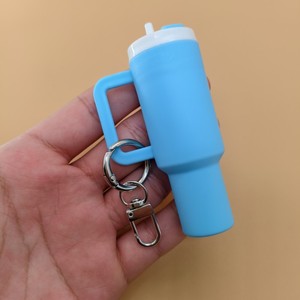 Vaso Tumbler Mini <span class=keywords><strong>de</strong></span> 40oz con Llavero, Accesorios para Vaso, Llavero con Colgante <span class=keywords><strong>de</strong></span> Abeja, Llavero para Bálsamo <span class=keywords><strong>Labial</strong></span>, Pequeños Regalos <span class=keywords><strong>de</strong></span> Lujo - Product Image 4