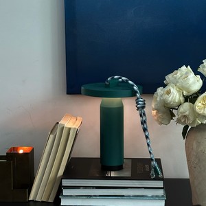 Lampe d'ambiance LED portable rechargeable avec cordon pour usage intérieur/extérieur, lumière blanche chaude, idéale pour le camping, la chambre et le salon - Product Image 2