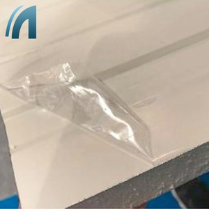 <span class=keywords><strong>Film</strong></span> de protection <span class=keywords><strong>adhésif</strong></span> <span class=keywords><strong>transparent</strong></span> temporaire en PE souple anti-rayures et résistant à l'humidité pour panneaux sandwich ShengFa TUV - Product Image 3