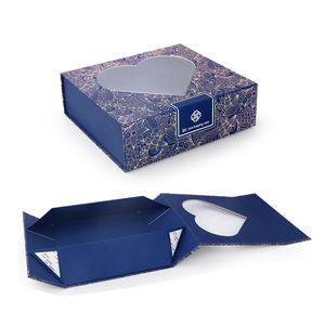 Boîte-cadeau pliante plate de stockage de vêtements magnétiques de Noël pour l'ouverture supérieure imprimée de filles avec la conception en relief - Product Image 1