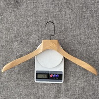 Cintres en bois personnalisés avec logo, cintres à épaules larges en bois de hêtre pour costumes et vestes