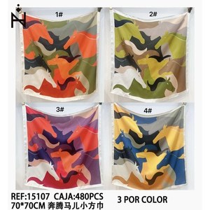 Foulard quadrato piccolo con cavallo al galoppo 70x70 cm, stampa alla moda per donna, uomo, accessorio unisex - Product Image 3