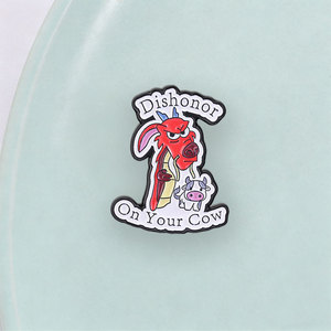 Broche en émail drôle de personnage d'anime, motif dessin animé 'Dishonor On Your Cow' Dragon et Vache, pour la décoration de sac à dos - Product Image 3