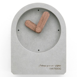 <span class=keywords><strong>Fatti</strong></span> <span class=keywords><strong>a</strong></span> <span class=keywords><strong>mano</strong></span> Creativo Mini Silenzioso Orologio <span class=keywords><strong>Da</strong></span> Tavolo Orologio Decorazione di Interni Moderno Grigio Popolare Orologio <span class=keywords><strong>In</strong></span> <span class=keywords><strong>Legno</strong></span> per Ufficio/Cafe/Home - Product Image 4