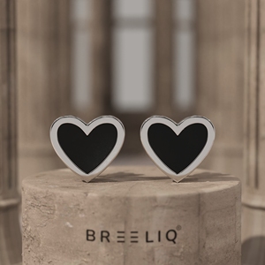 Boucles d'oreilles clous en or blanc massif 14 carats avec cœur noir pour femme, style onyx élégant et minimaliste, bijoux en émail en forme de cœur, cadeau de luxe pour elle - Product Image 6