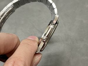 Vente en gros Montre mécanique lumineuse de style classique carrée verte à mouvement automatique pour hommes en acier saphir Montre mécanique de luxe - Product Image 2