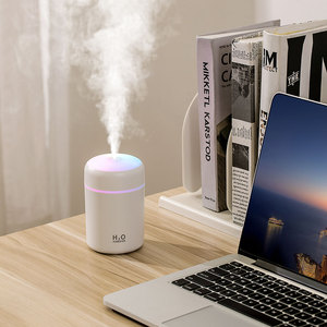 เครื่องพ่นไอน้ำอัลตราโซนิกแบบพกพาขนาด 300 มล. พร้อมไฟ LED รุ่นใหม่ ใช้กับน้ำหอมและน้ำมันหอมระเหยสำหรับรถยนต์ ช่องเสียบ USB - Product Image 4