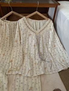 <span class=keywords><strong>Pigiama</strong></span> Minimalista di Alta Gamma per Donne in Puro <span class=keywords><strong>Cotone</strong></span> con Stampa a Righe, Fiori e Cartoni Animati Nuovo Set Comodo e Ampio con Bordo in Pizzo - Product Image 4