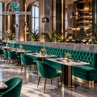 Ensemble de banquettes de restaurant personnalisables en velours vert émeraude, tables à manger en marbre, chaises rembourrées, usine OEM ODM Chine