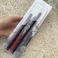 Porte-clés épée en métal à la mode Logo personnalisé pendentif modèle d'arme en alliage de Zinc pour porte-clés de sac à dos de voiture